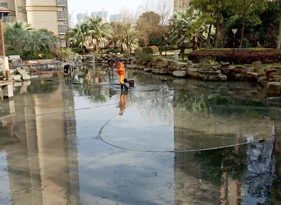 南桥镇景观池淤泥清理